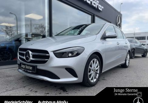 Mercedes-Benz B 220, 2022