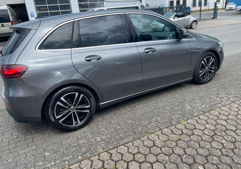 Mercedes-Benz B 180, 2025