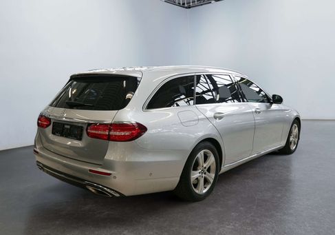 Mercedes-Benz E 200, 2018 3