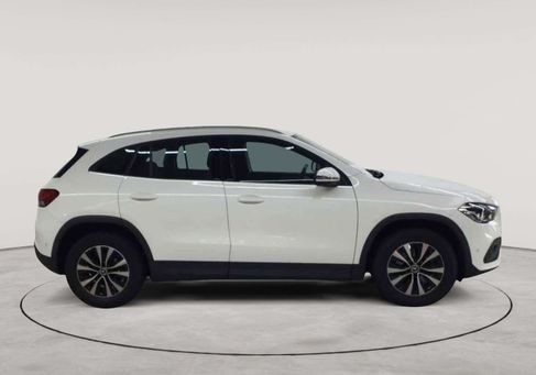Mercedes-Benz GLA 200, 2022 3