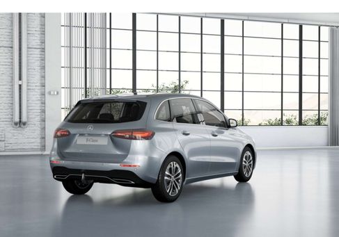 Mercedes-Benz B 180, 2025