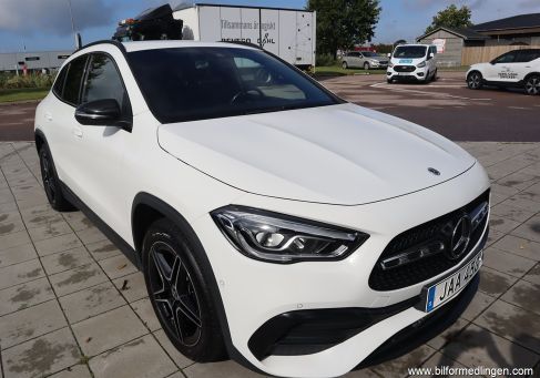 Mercedes-Benz GLA 200, 2022
