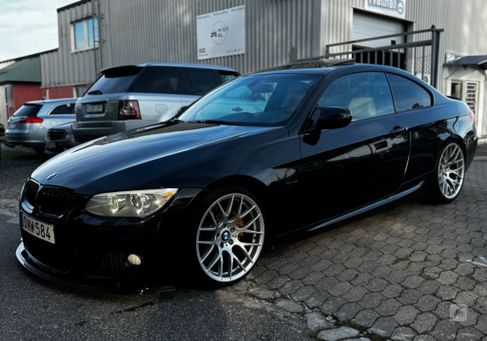 BMW 330, 2011