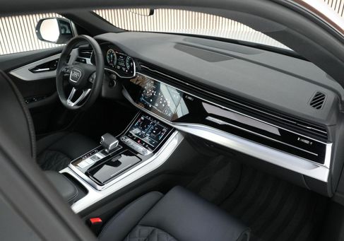 Audi Q8, 2021 3