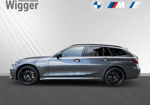 BMW 330, 2022