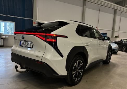 Toyota bZ4X, 2023 3