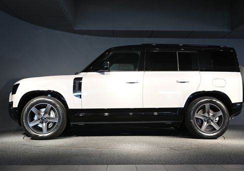 Land Rover Defender, 2026