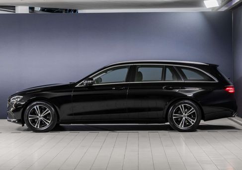 Mercedes-Benz E 200, 2022 3