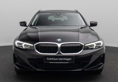 BMW 330, 2022