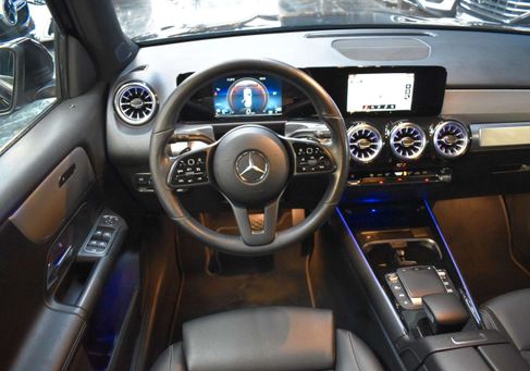 Mercedes-Benz GLB 200, 2022