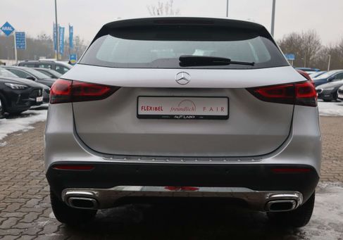 Mercedes-Benz GLA 200, 2020