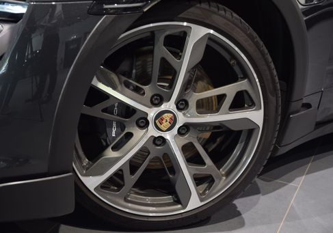 Porsche Taycan, 2022 2