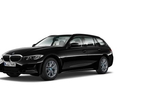BMW 330, 2022