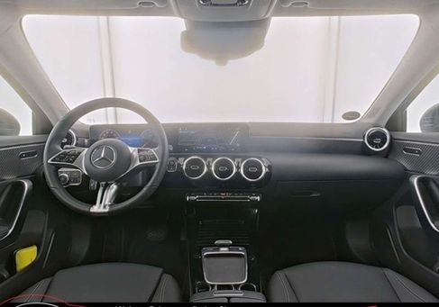 Mercedes-Benz A 180, 2025 3