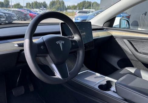 Tesla Model Y, 2023 3