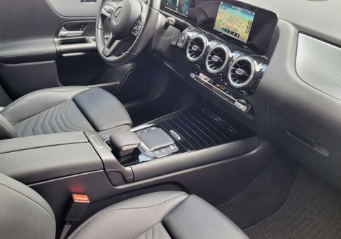 Mercedes-Benz B 200, 2020