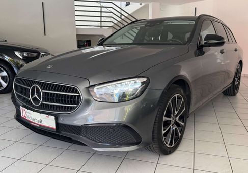 Mercedes-Benz E 300, 2022 3