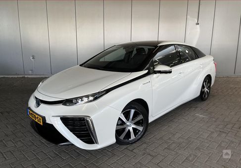 Toyota Mirai, 2015