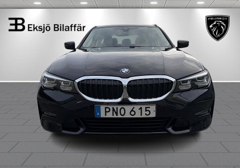 BMW 330, 2021
