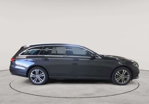 Mercedes-Benz E 220, 2022