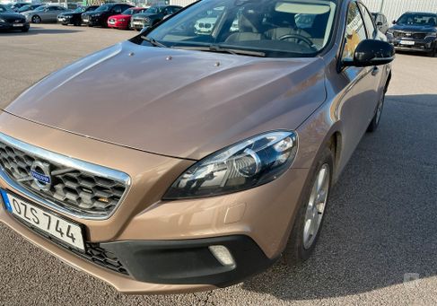 Volvo V40 Cross Country, 2016