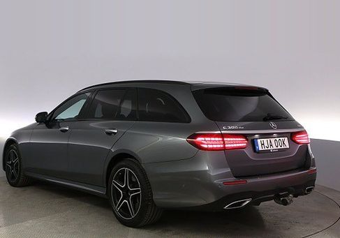 Mercedes-Benz E 300, 2022 3