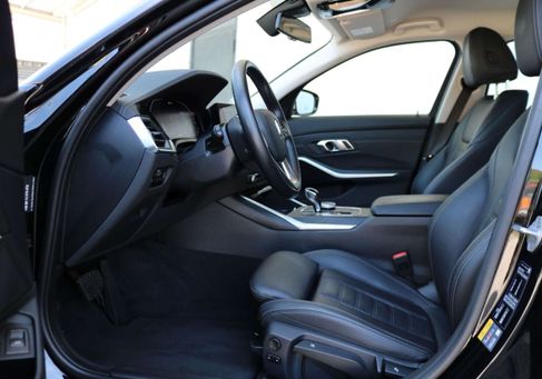 BMW 330, 2021