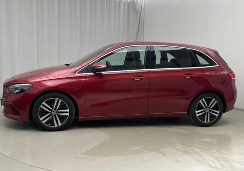 Mercedes-Benz B 180, 2022