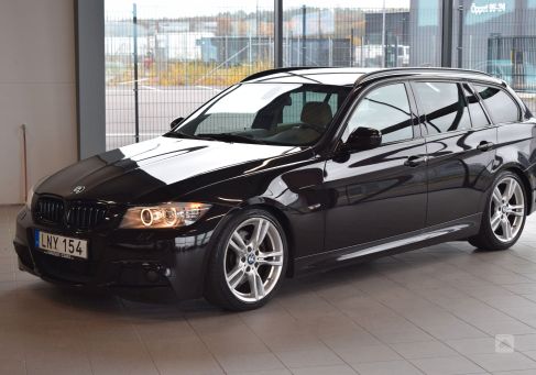 BMW 330, 2011