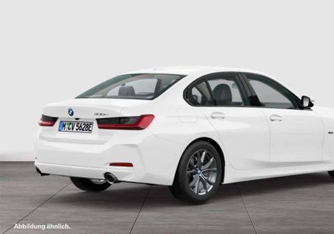 BMW 330, 2022