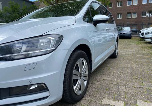 Volkswagen Touran, 2018 3