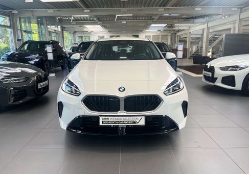 BMW 120, 2025 2