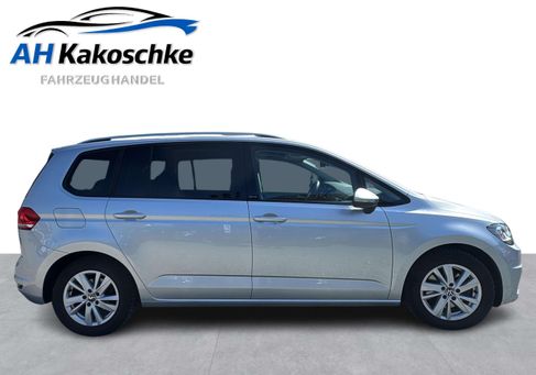 Volkswagen Touran, 2022 3