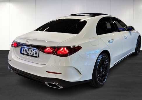 Mercedes-Benz E 300, 2026 3
