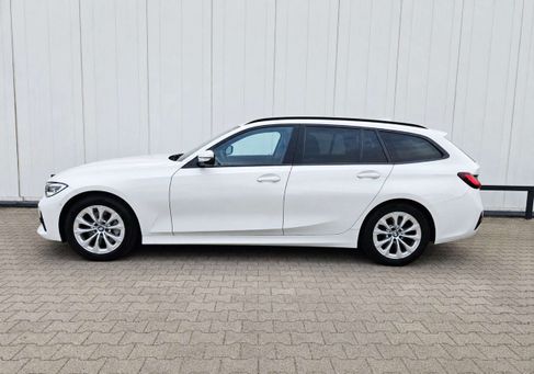 BMW 330, 2022