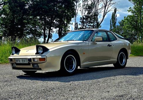 Porsche 944, 1984
