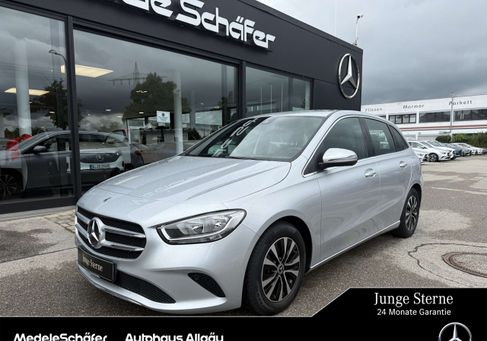 Mercedes-Benz B 180, 2022