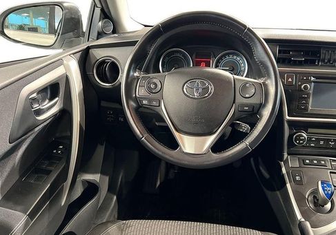 Toyota Auris Touring Sports, 2015