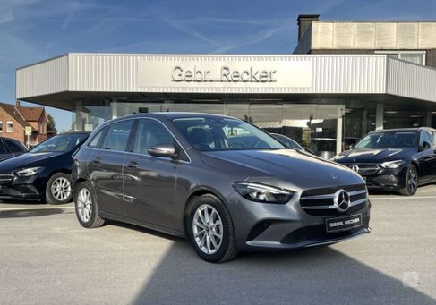 Mercedes-Benz B 180, 2022