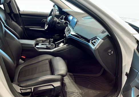 BMW 330, 2022