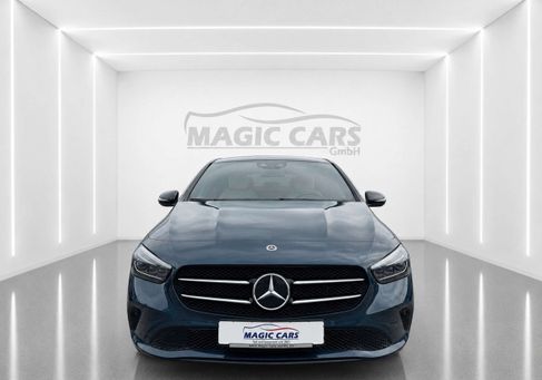 Mercedes-Benz B 180, 2022