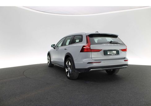 Volvo V60 Cross Country, 2024