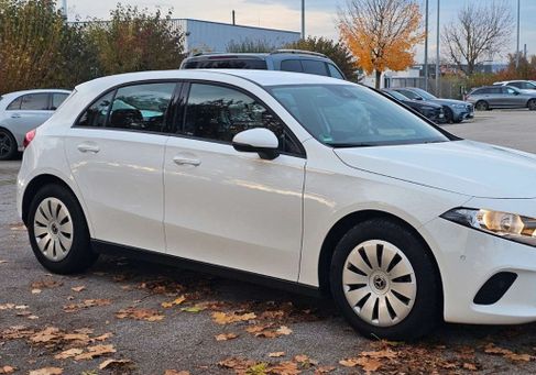 Mercedes-Benz A 180, 2022