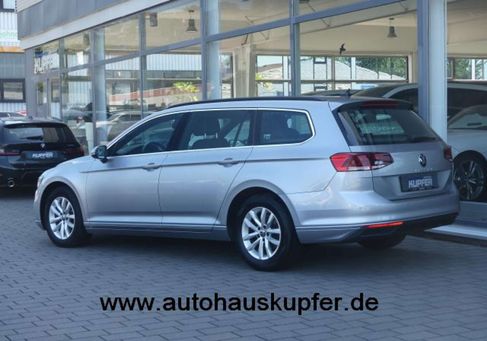 Volkswagen Passat, 2022