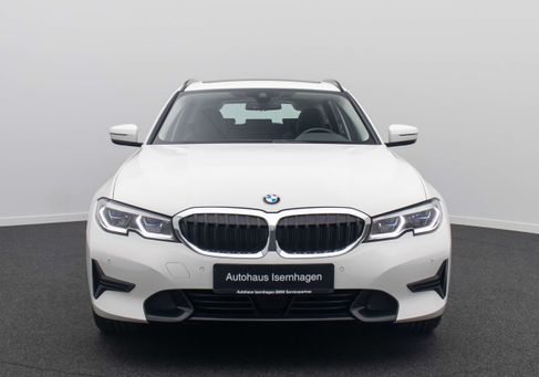 BMW 330, 2022