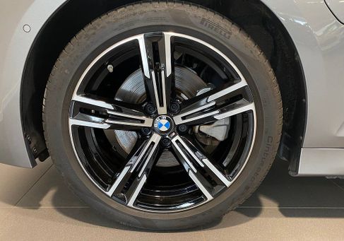 BMW 330, 2025 3