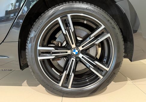 BMW 330, 2025