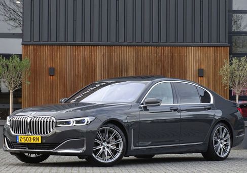 BMW 745, 2019