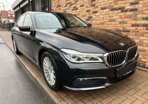 BMW 730, 2017