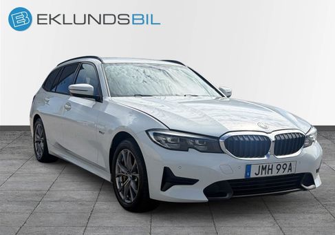 BMW 330, 2022